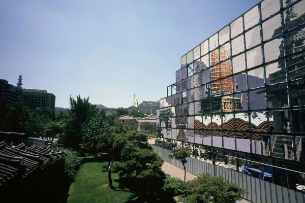 철거중인 국립중앙박물관의 가림판