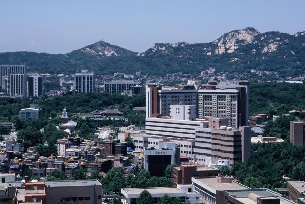 서울대 병원과 인왕산