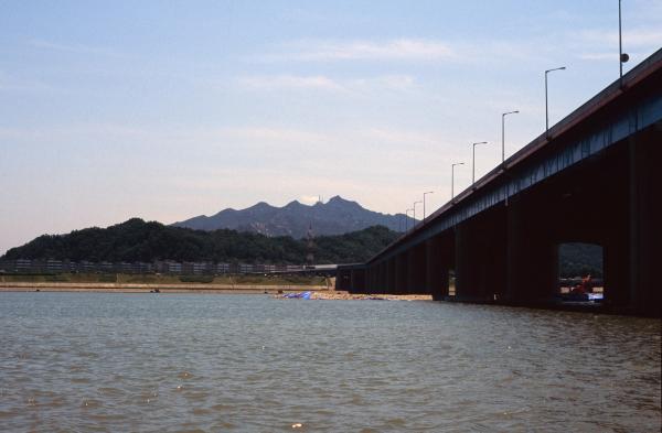 동작대교(관악산배경)