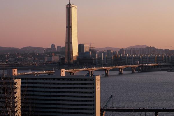 산천동에서 본 63빌딩