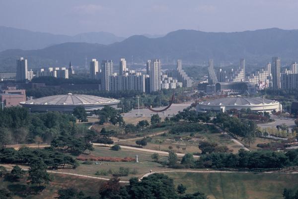 제1,2체육관과 올림픽아파트