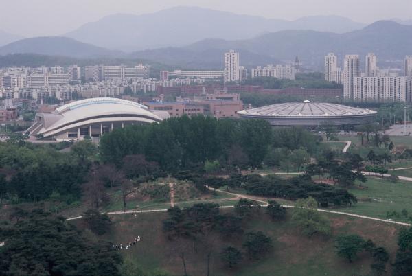 제1체육관과 수영경기장