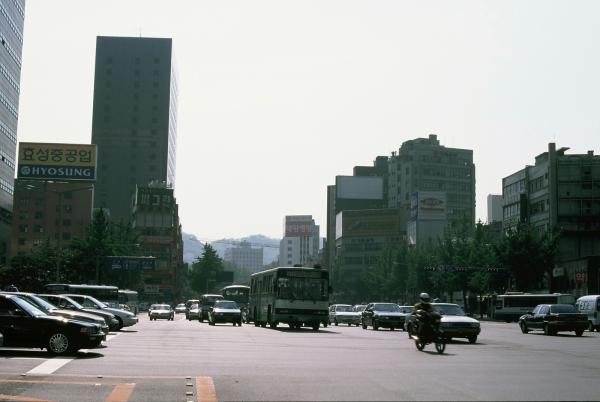 서쪽의 경희궁 방향