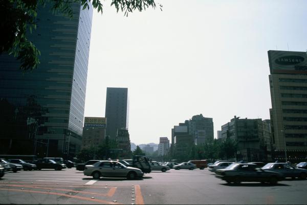 서쪽의 경희궁 방향