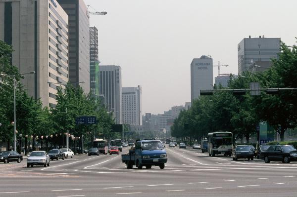 남쪽의 세종로 방향