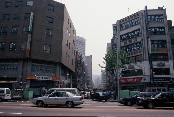 맞은편의 관철동