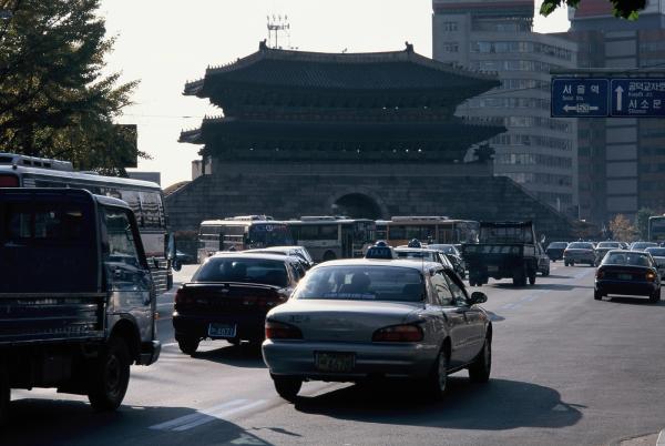 남대문과 주변건물