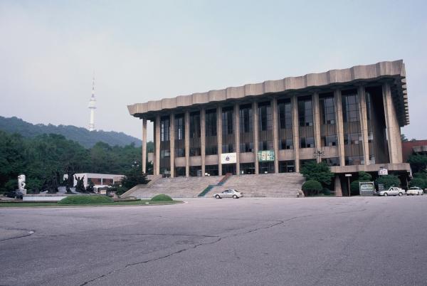 국립극장 앞에서 본 남산타워