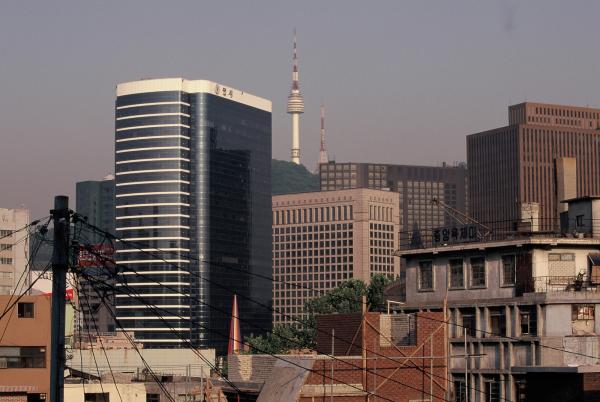 중림동 약현성당에서 본 서울역과 남산방향