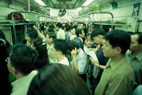지하철 출근 모습