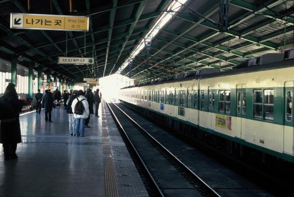 지하철 출근 모습