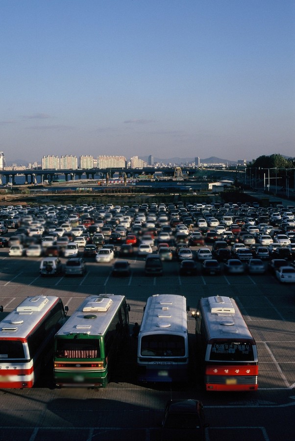 여의도 한강시민공원 주차장과 마포대교