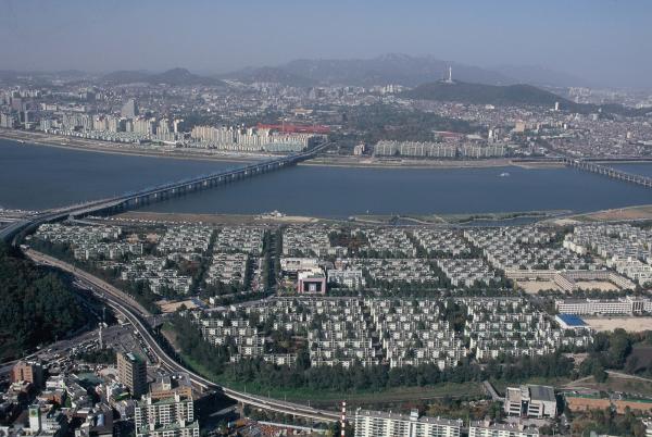 반포주공아파트와 동작대교, 남산
