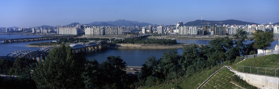 한강대교 및 이촌동 지역과 북한산