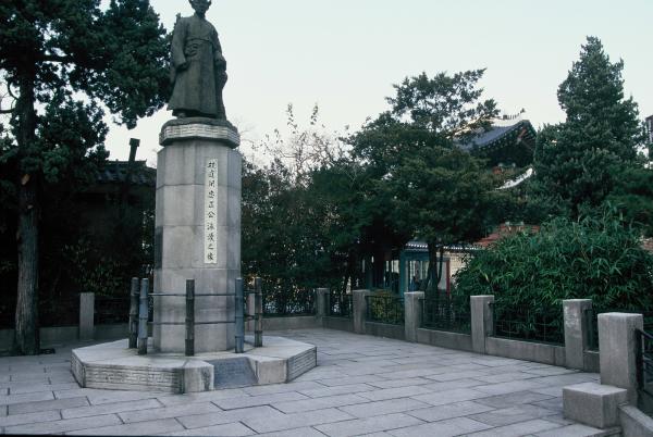 돈화문 옆 민영환 동상