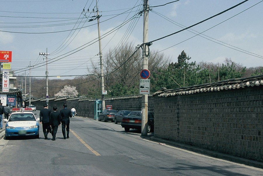 창덕궁 옆 원서동 길