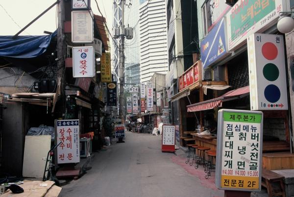 종로 YMCA 뒷편의 먹자골목