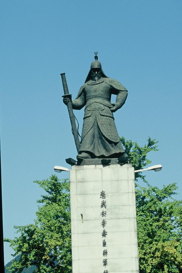 이순신장군동상