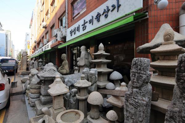 답십리 고미술상가
