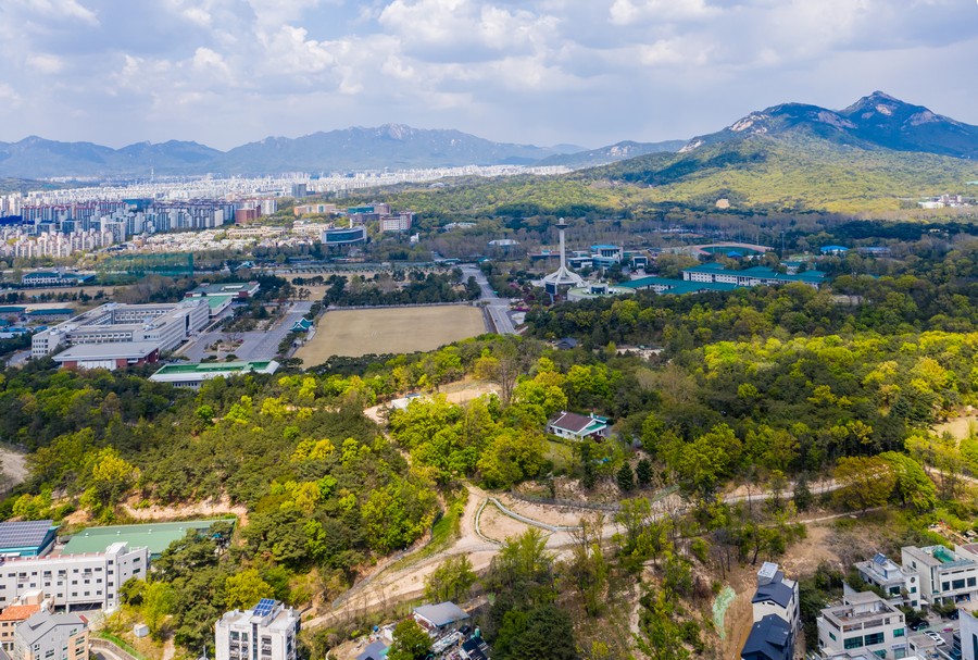 육군사관학교